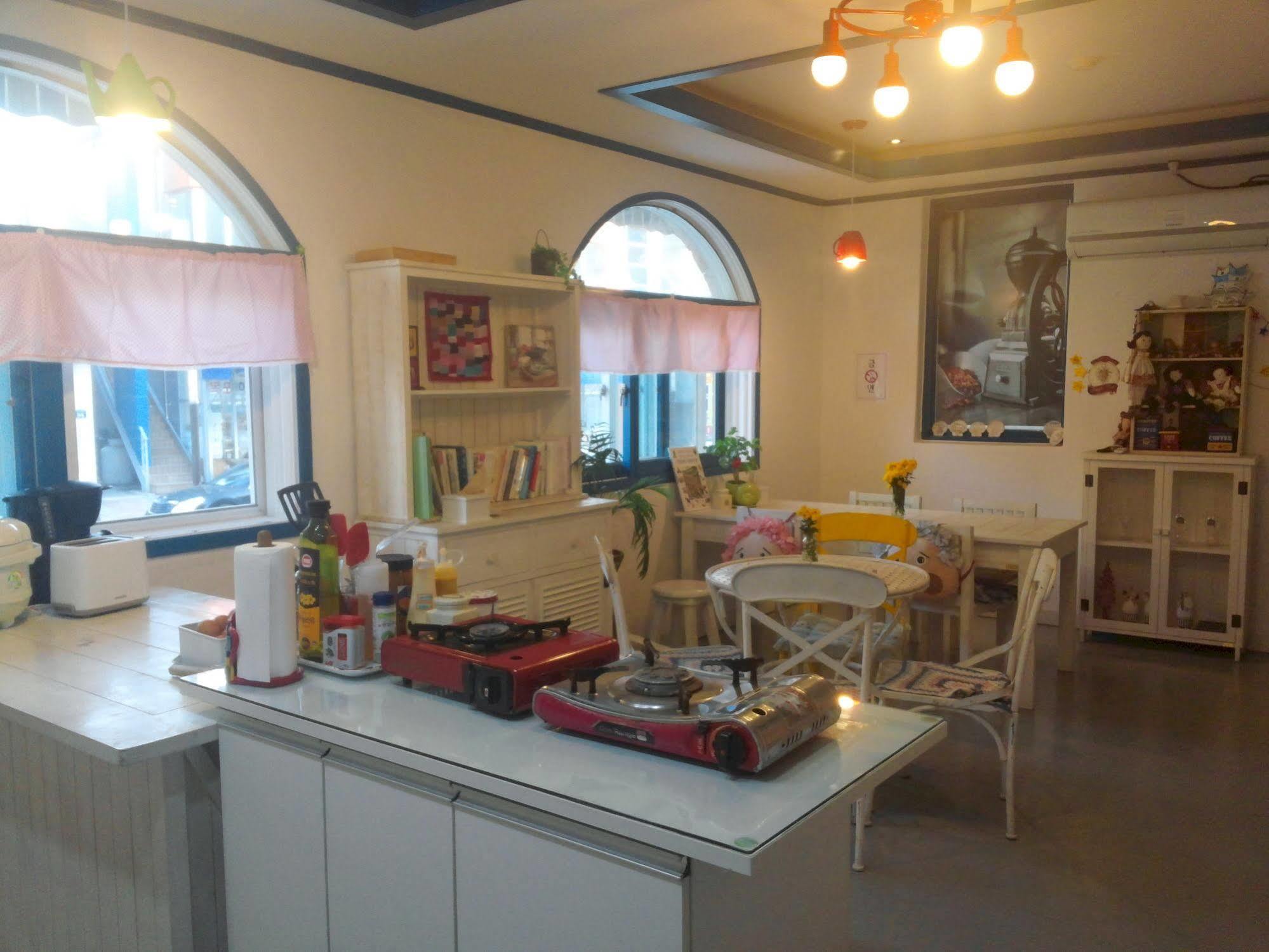 Marine Guesthouse Сокчхо Экстерьер фото