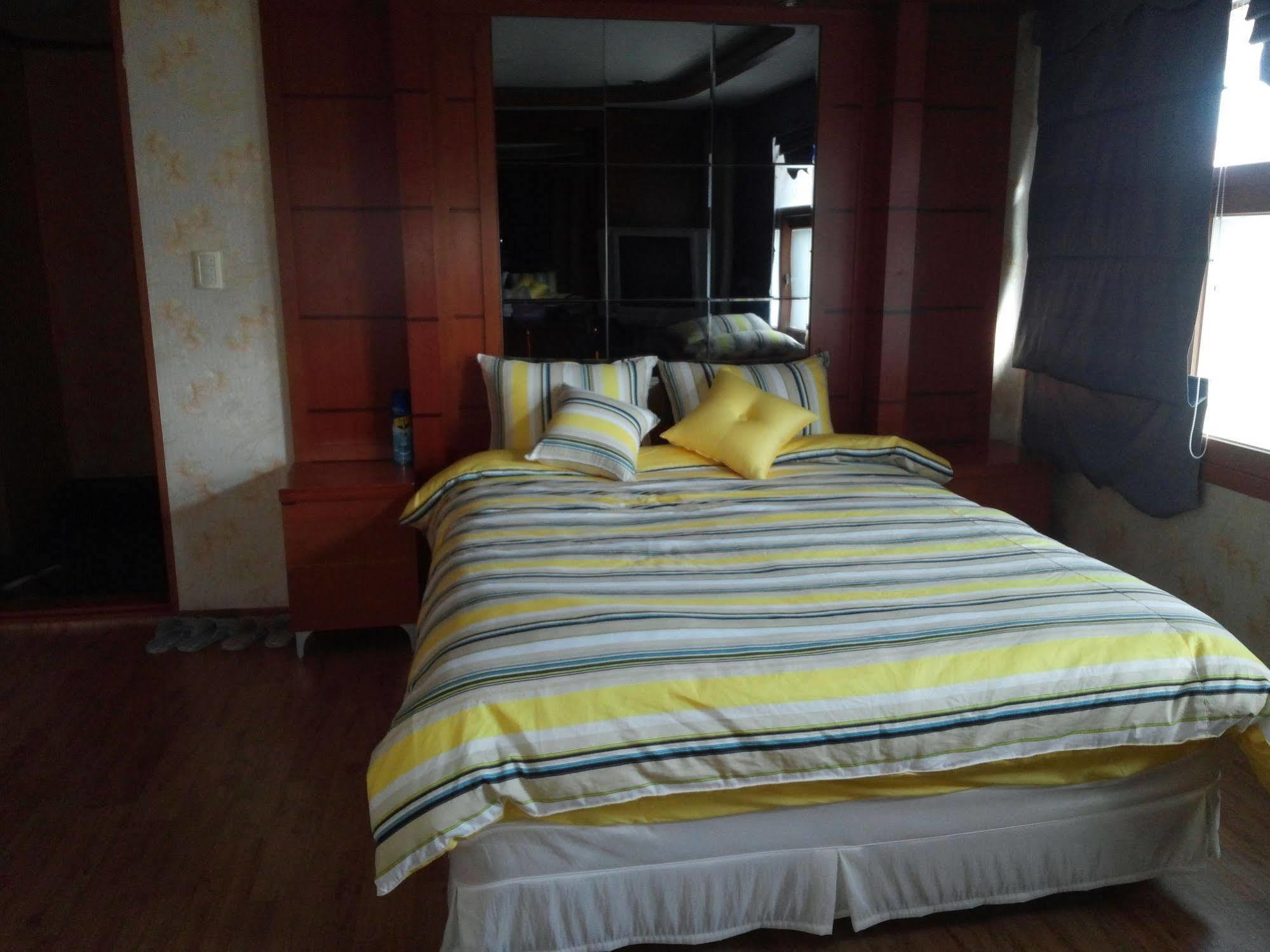 Marine Guesthouse Сокчхо Экстерьер фото