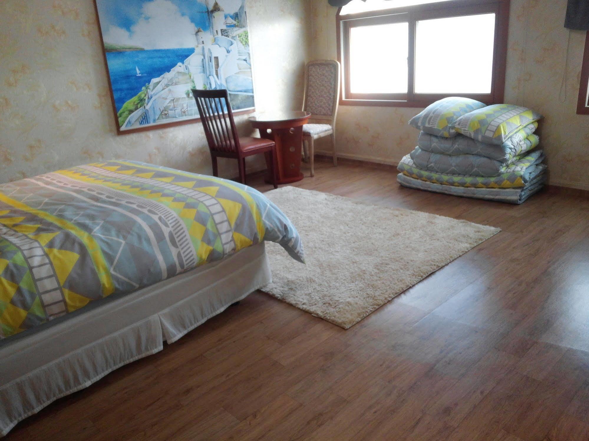 Marine Guesthouse Сокчхо Экстерьер фото