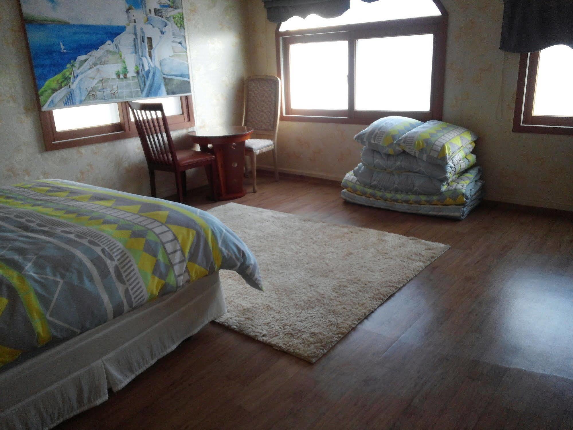 Marine Guesthouse Сокчхо Экстерьер фото