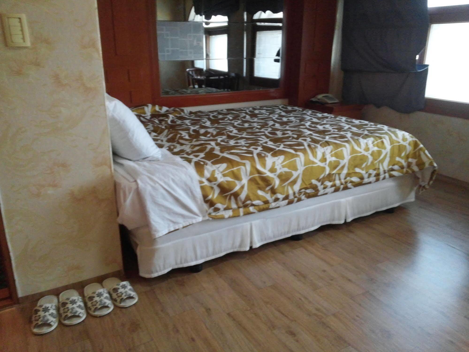 Marine Guesthouse Сокчхо Экстерьер фото