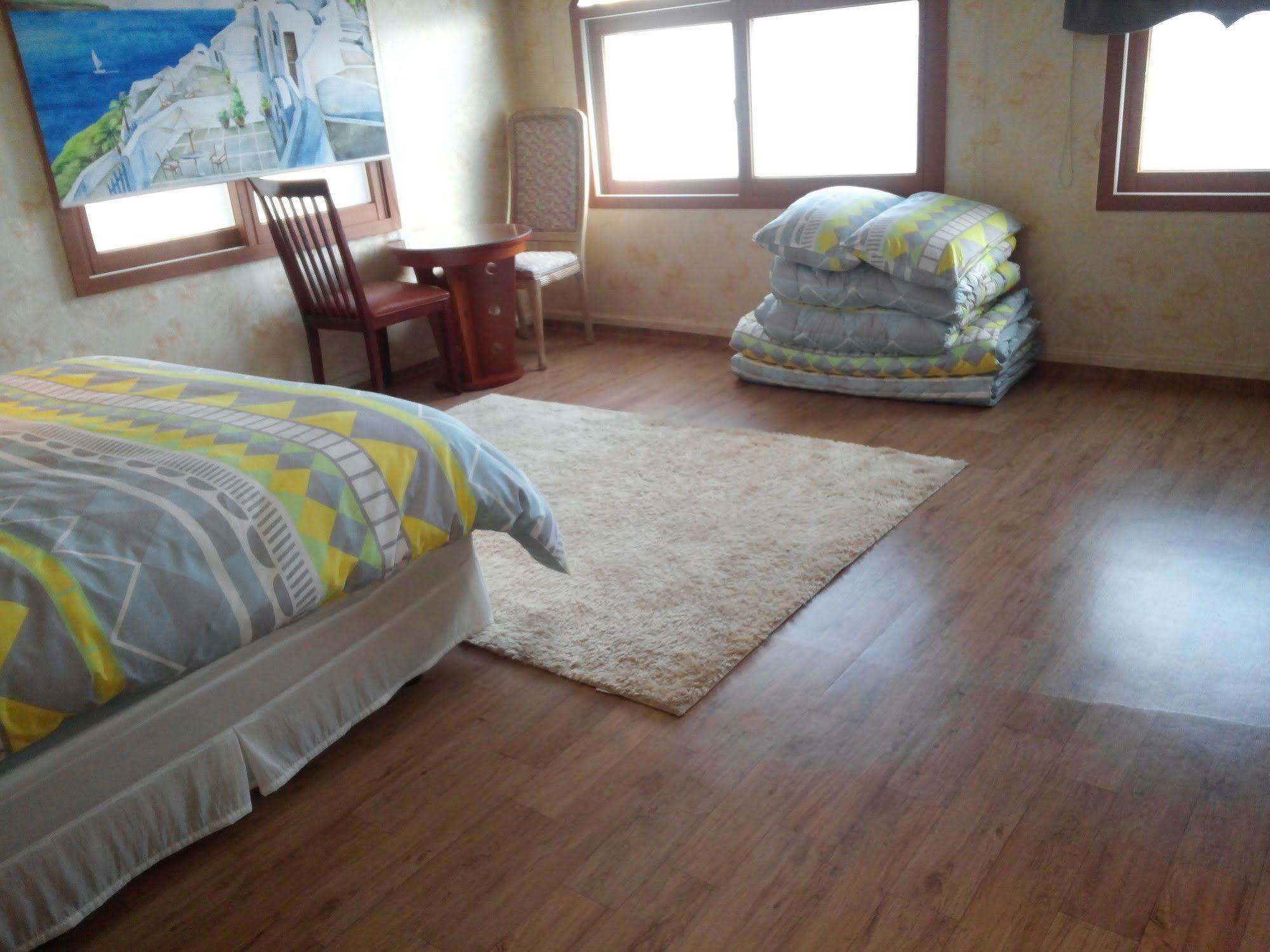 Marine Guesthouse Сокчхо Экстерьер фото